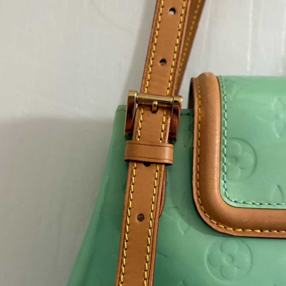 Authentic 1998 Louis Vuitton Vernis Biscayne Bay Bag in Peppermint - Picture 8 of 16